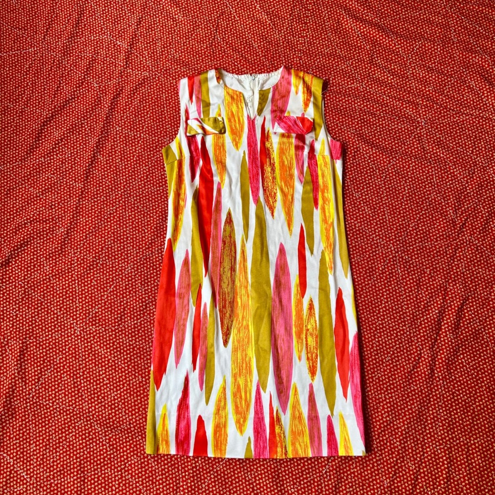 Vintage 1960s mod style Shift Dress Abstract Mod Print Sleeveless Pinky